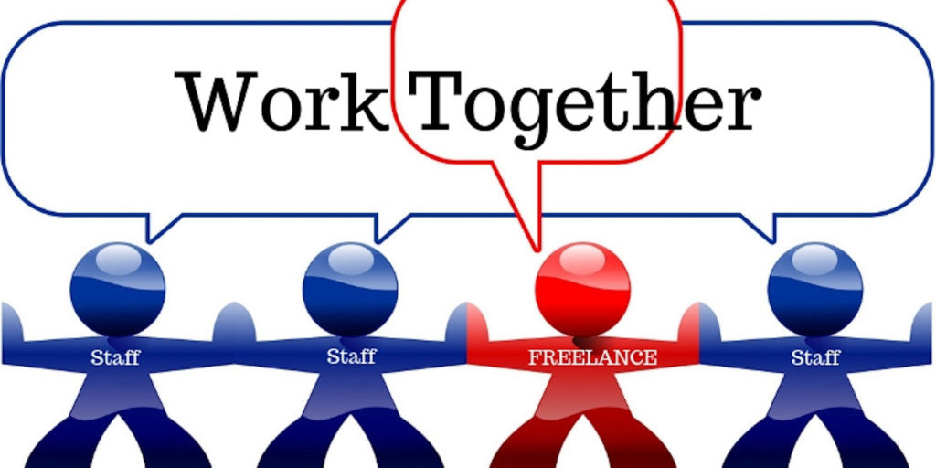 11 BENEFITS OF HIRING A FREELANCER- freelance and staff work together as a team